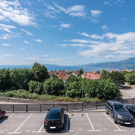 Apartment With Balcony Ocean Paradise Кастав Екстериор снимка