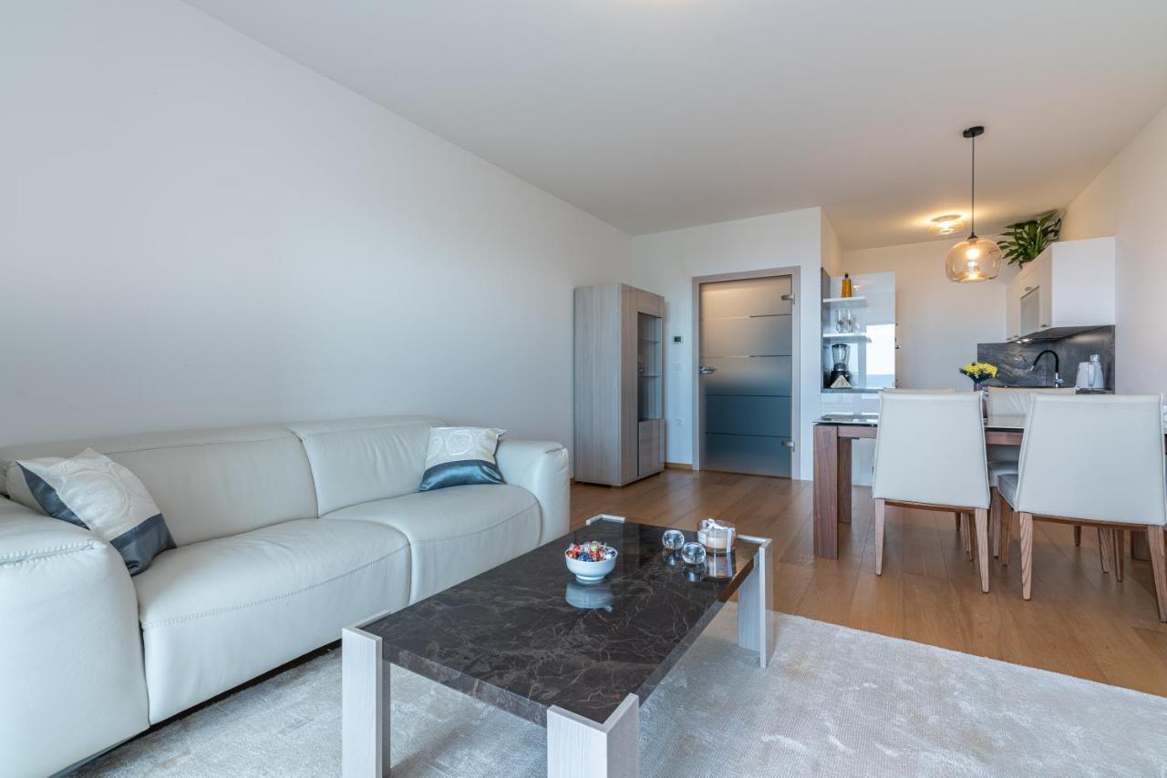 Apartment With Balcony Ocean Paradise Кастав Екстериор снимка